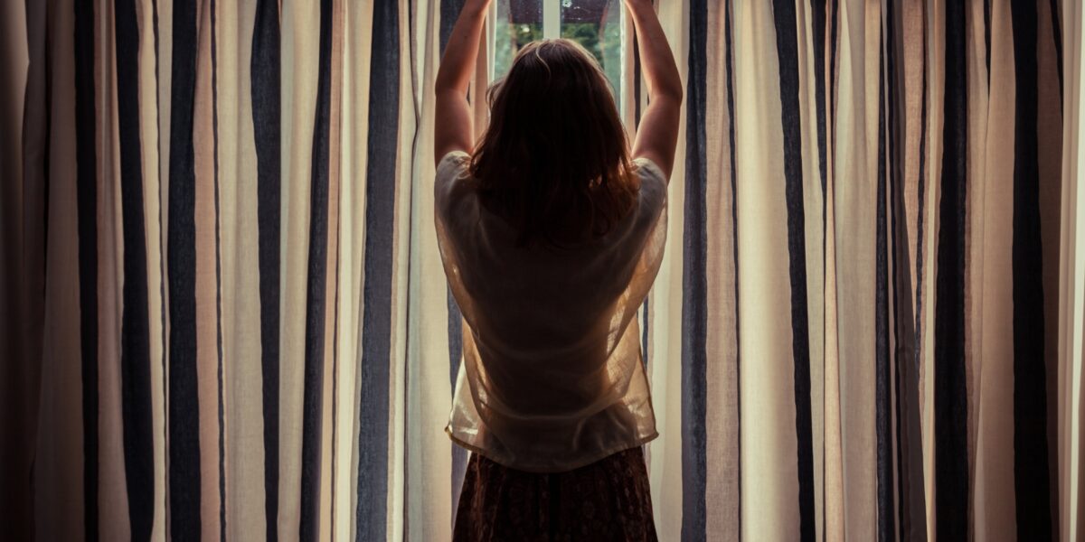 Come valorizzare la luce naturale in inverno con tende su misura